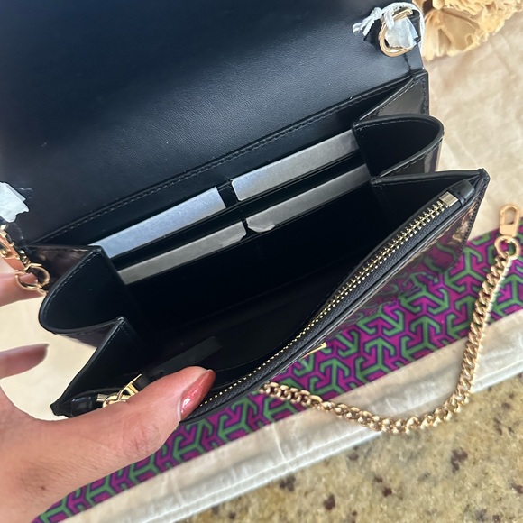 New Tory burch Emerson patent chain wallet crossbody 🖤 - Picture 6 of 10
